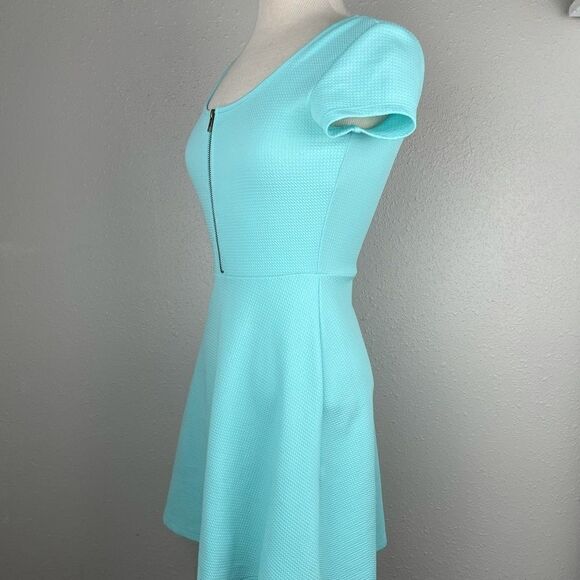 Iris Short Sleeve Stretch Dress EUC - Picture 4 of 7